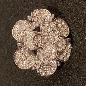 💍 Large Sparkling Flower Petal Pattern in Silver